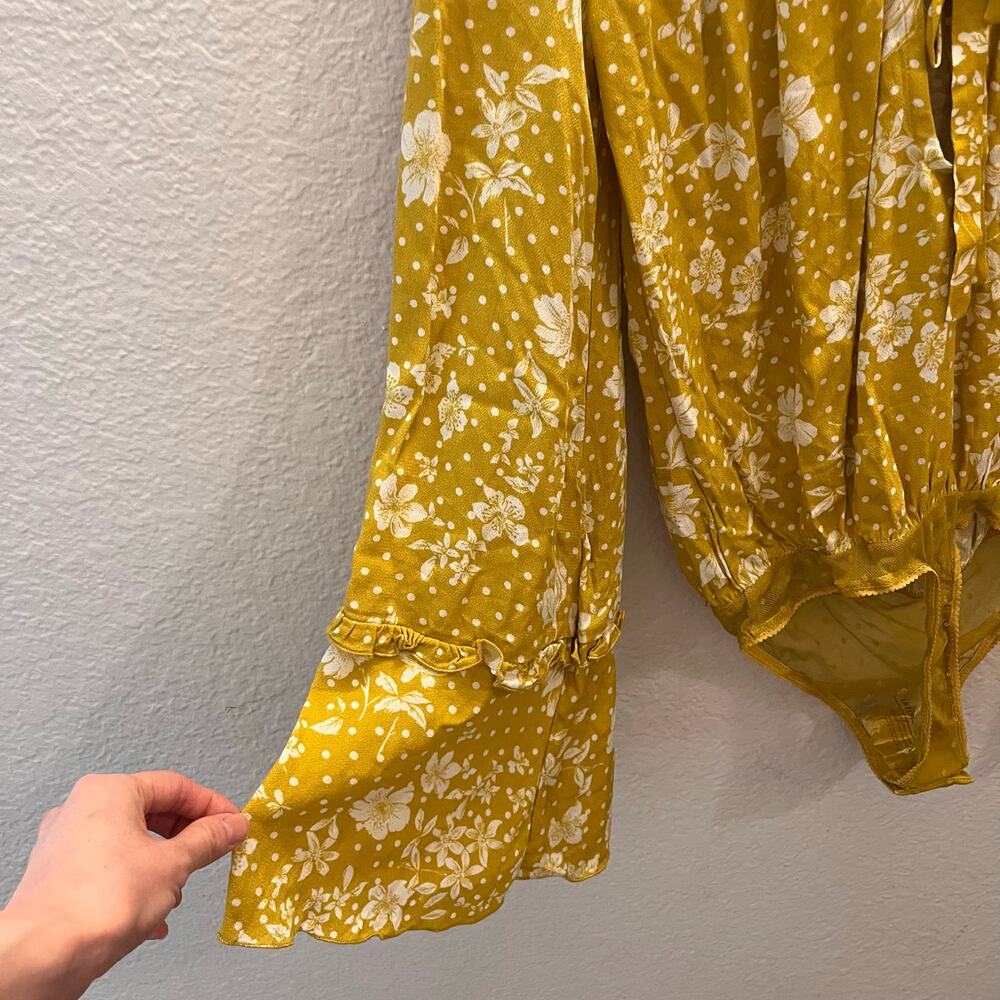 Free People One On One Date Bodysuit Marigold Yellow Floral Bell Sleeve XS Boho - Picture 7 of 14